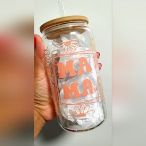 Mama with flowers and smiles glass tumbler